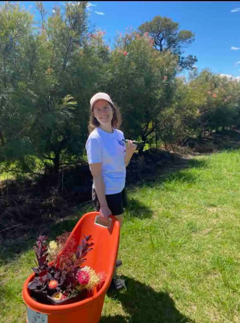 Wander & Pick Flower picking experience. 1 hr from Sydney