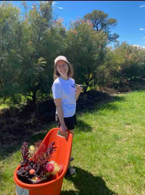 Wander &  Pick Flower picking experience. 1 hr from Sydney